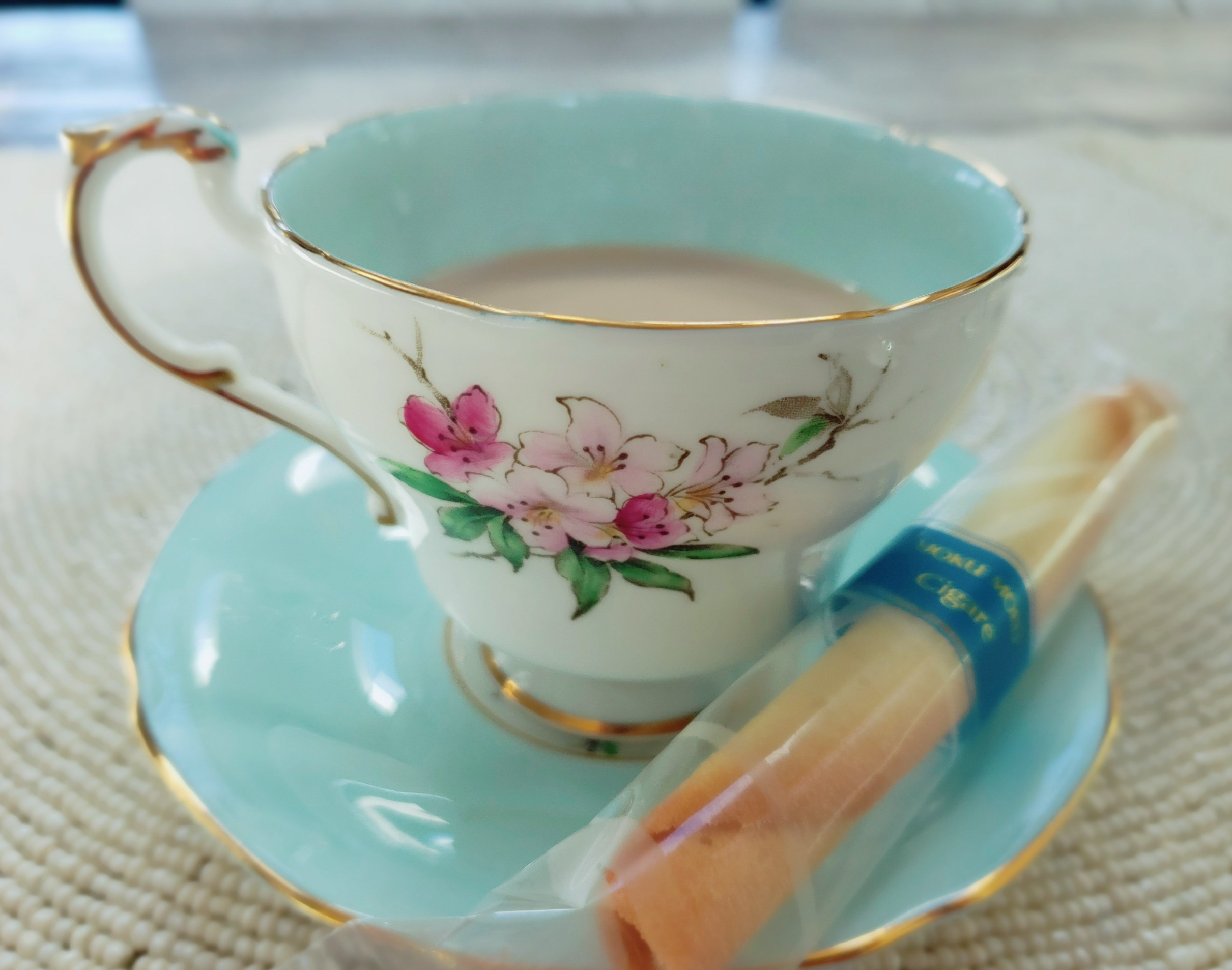 A cup of milk tea and a cookie